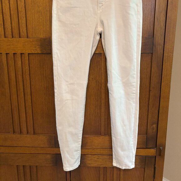 Discount Shipping New without tags, Just Black size 29x28 White Jeans - Picture 2 of 3